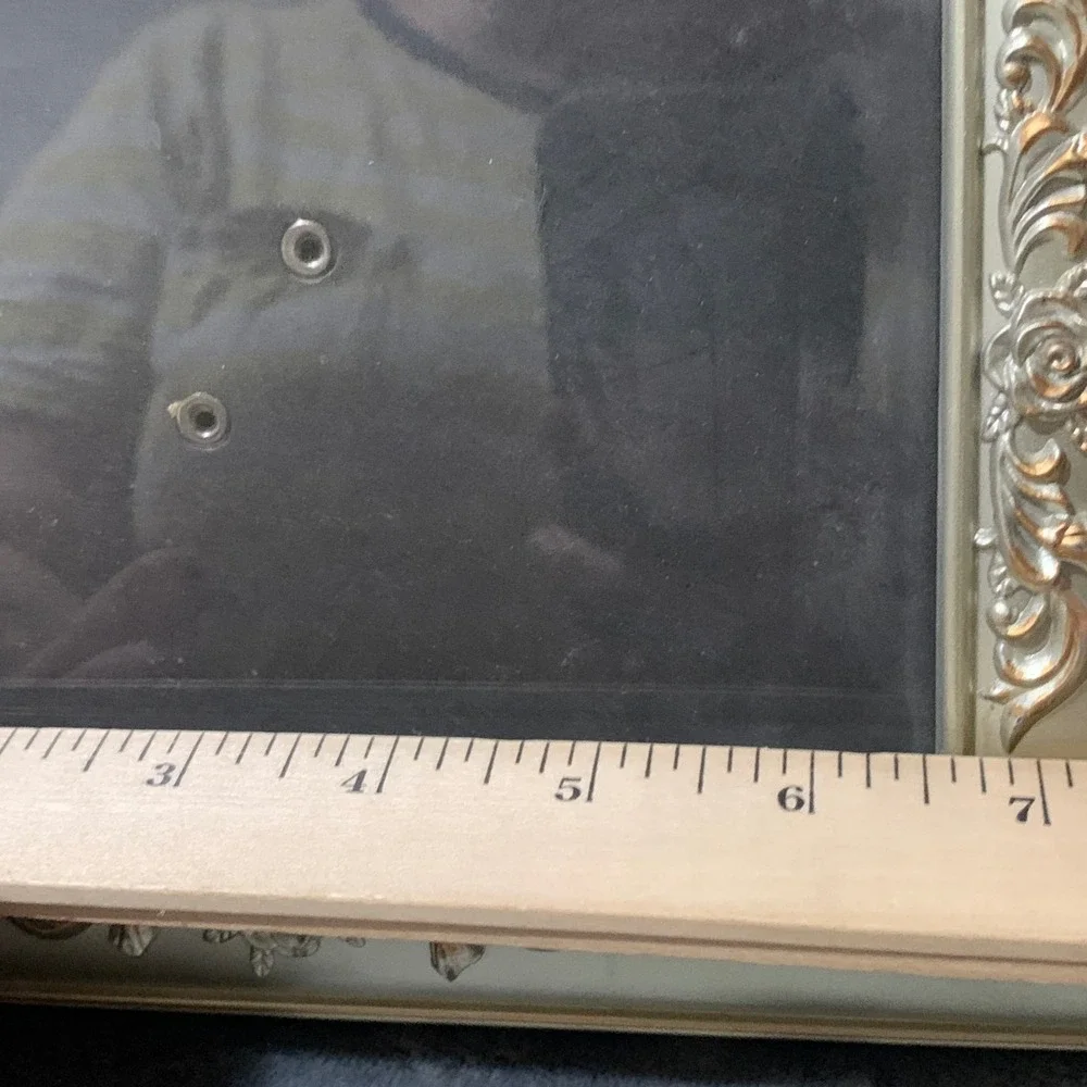 Victorian Style Picture Frame 4.5x6.5 in Ornate Rose Scroll Champagne Gold EUC
